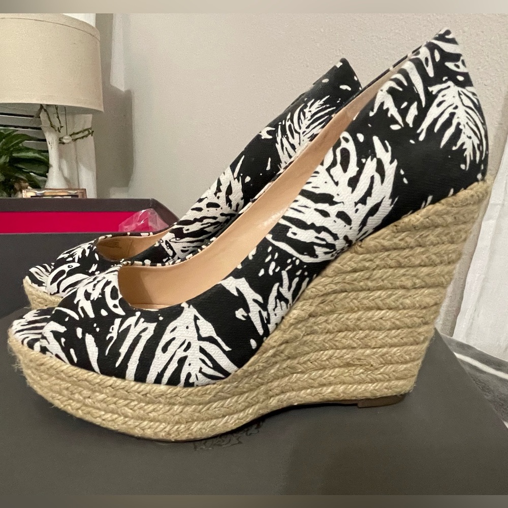 Vince Camuto Palm Print Peep Toe Espadrille